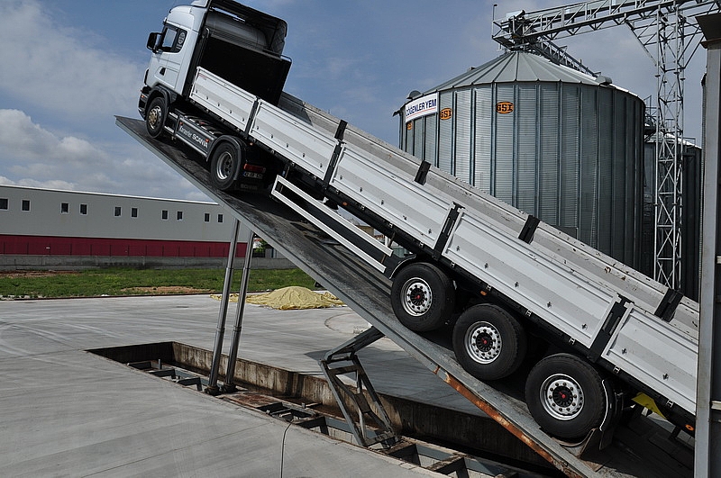 Canal Type Unloading Platforms | Yılmaz Kardeş Unloading Platform